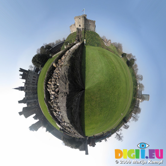 SX03286-03312 Cardiff Castle Courtyard Circle Planet